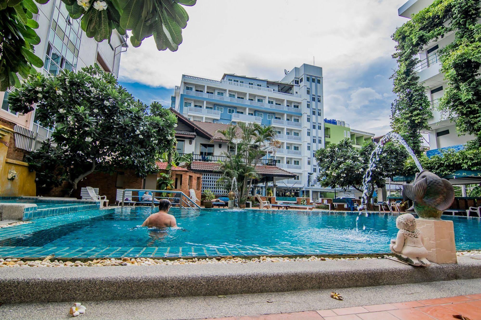 Sutus Court 1 Hotel Pattaya Esterno foto